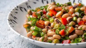 salata me mauromatika fasolia