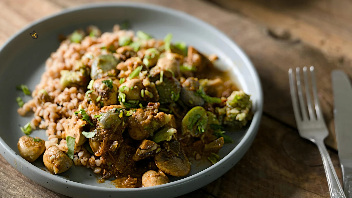 kous kous manitarion me agria xorta